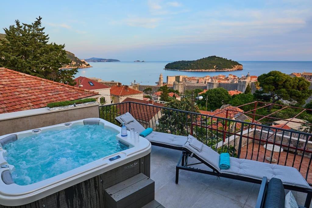 New & Stunning Views In Luxury 5* Divona Apartment ドゥブロブニク エクステリア 写真
